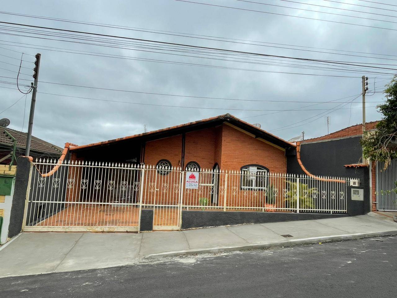 Sobrado à venda e aluguel com 3 quartos, 225m² - Foto 1