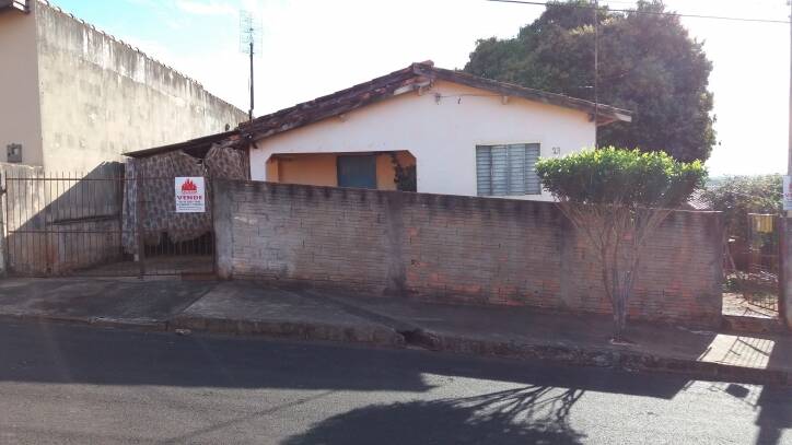 Casa à venda com 2 quartos, 600m² - Foto 1