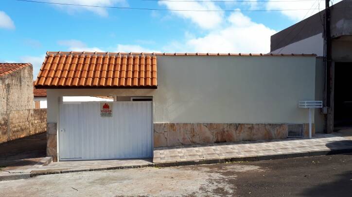 Casa à venda e aluguel com 2 quartos, 200m² - Foto 2